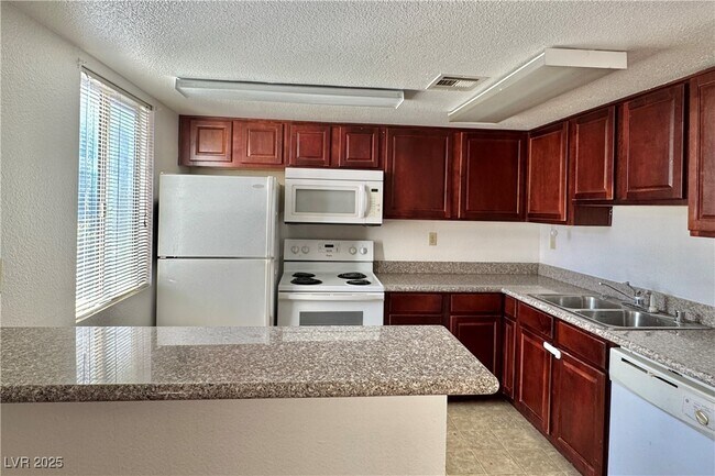 Building Photo - 5422 River Glen Dr
