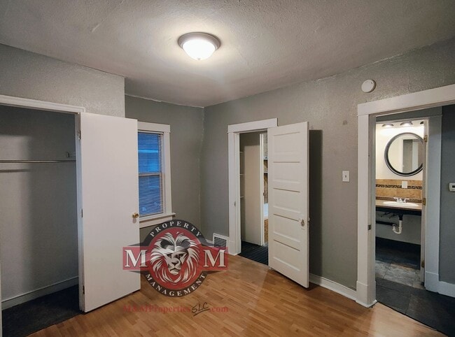 Building Photo - 3 Bd 1 Ba Home with Hardwood Floors in Midvale