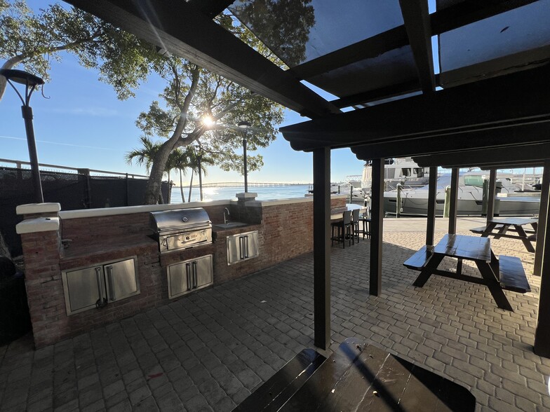 Building Photo - 1865 Brickell Ave