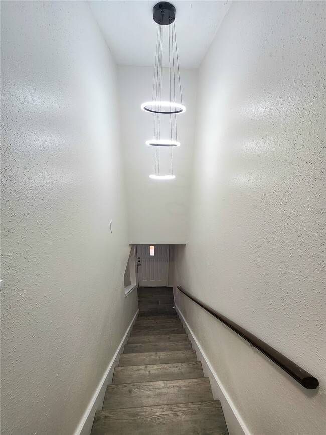 Building Photo - 10047 Emerald Creek Dr