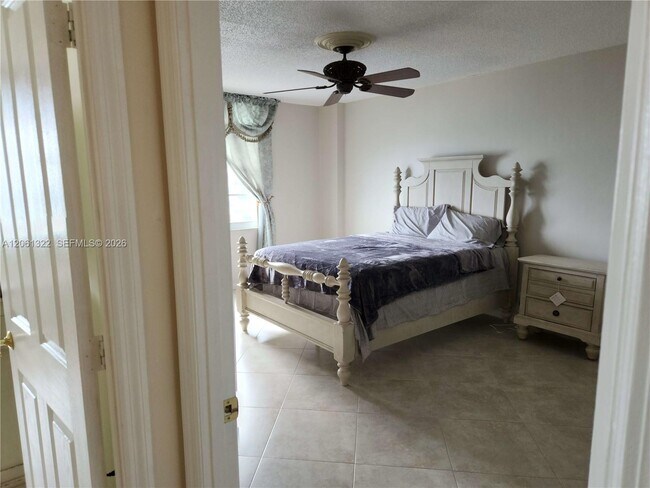 Building Photo - 3725 S Ocean Dr