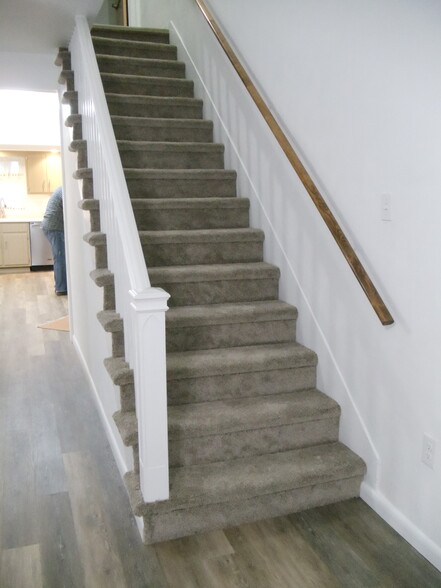 Building Photo - 376 Miller St