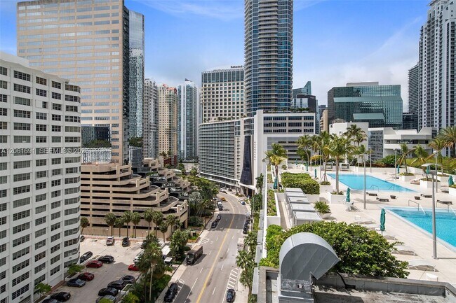 Building Photo - 950 Brickell Bay Dr