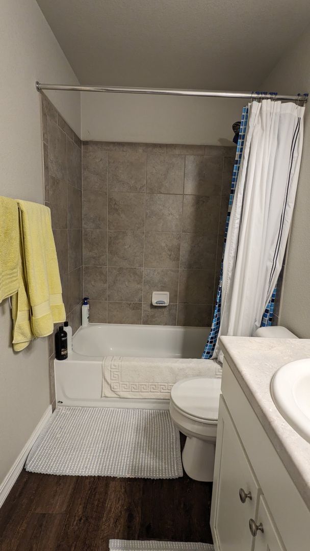 Building Photo - IMMACULATE 4 BED/2.5 BATH CUSTOM BUILT HOME IN SKYLINE RIDGE!