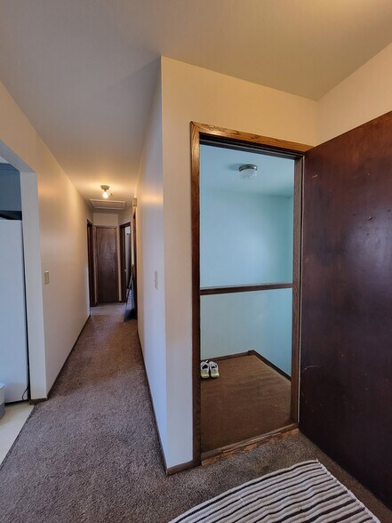 Entrance and Hallway - 9010 W Mitchell St