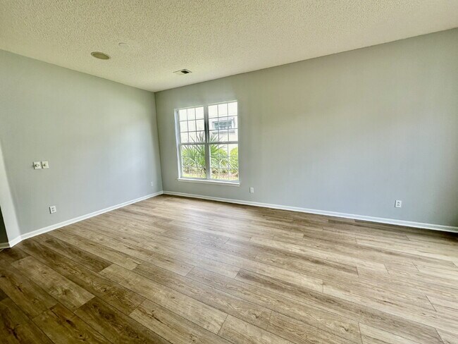 Building Photo - Outstanding Two Bedroom Home in Sun City!