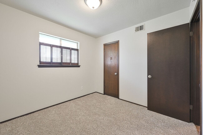 Building Photo - 1401 SW 60th St
