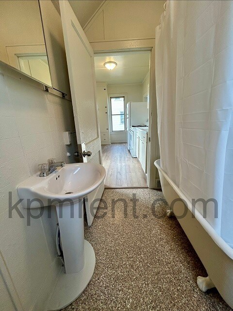 Building Photo - 506 7th St NE
