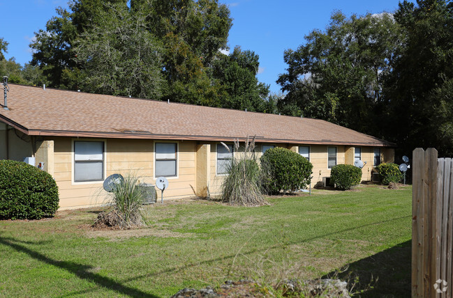 Primary Photo - Century Oaks Apartments