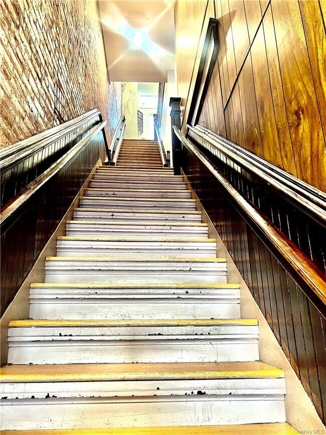 Building Photo - 4 E Main St