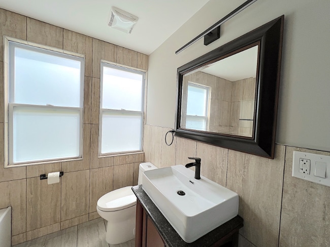 Building Photo - 5006 Seminole St