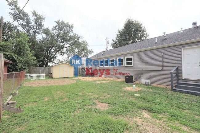 Building Photo - 2419-2419 N Harlan Ave