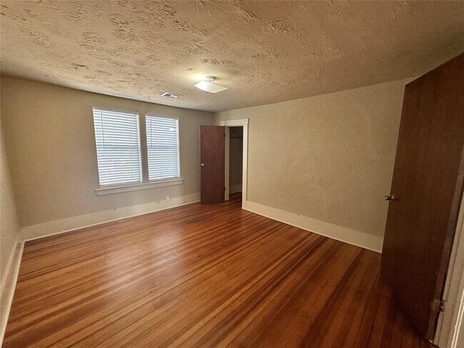 Building Photo - 731 Deans Row Ave