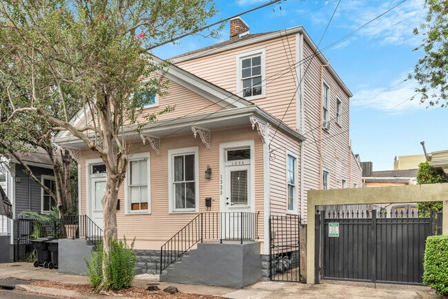 Building Photo - 1325 Sixth St