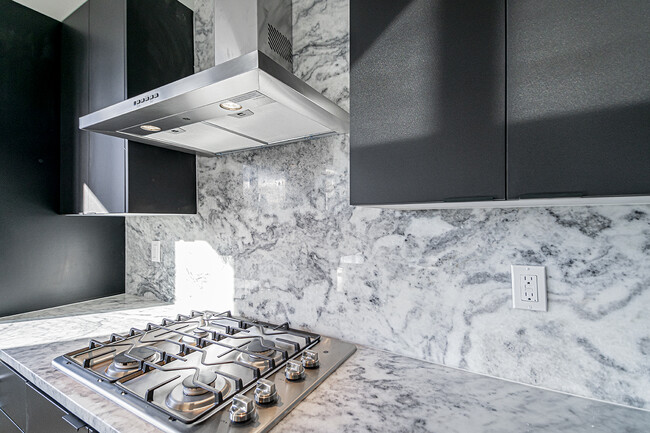 Building Photo - Hudson Liberties