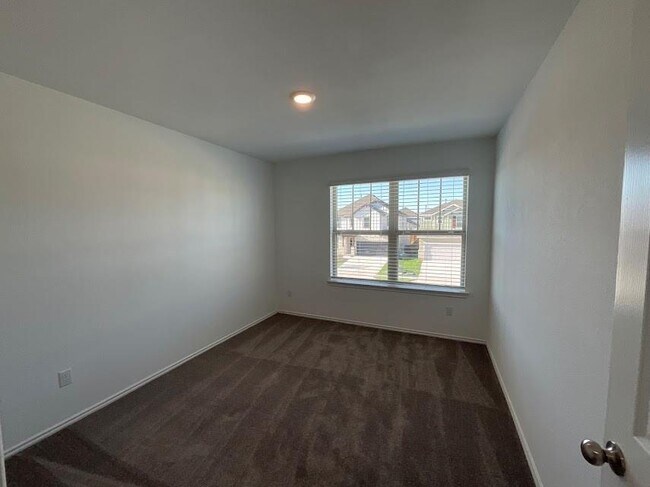 Building Photo - 337 Redonda Dr