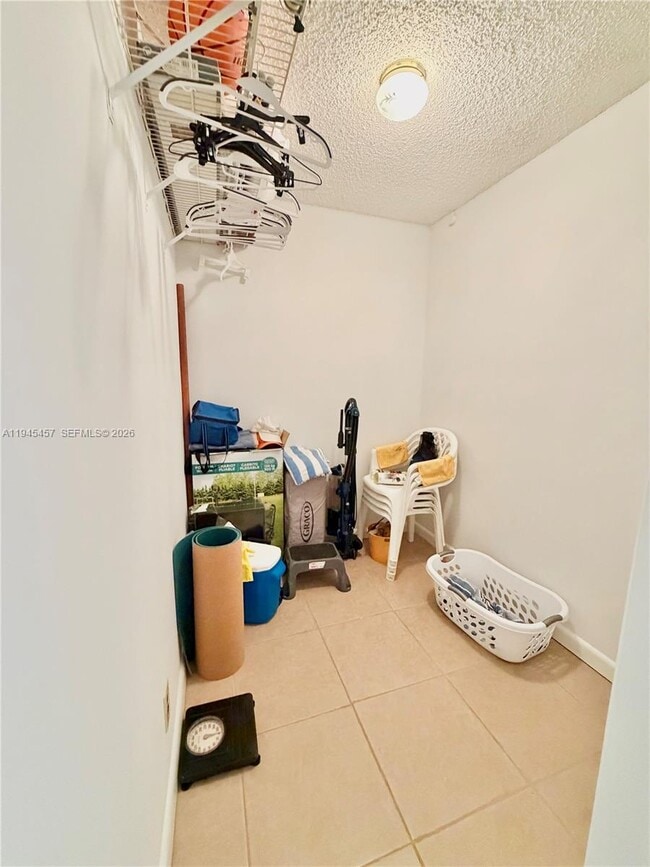 Building Photo - 2324 S Cypress Bend Dr