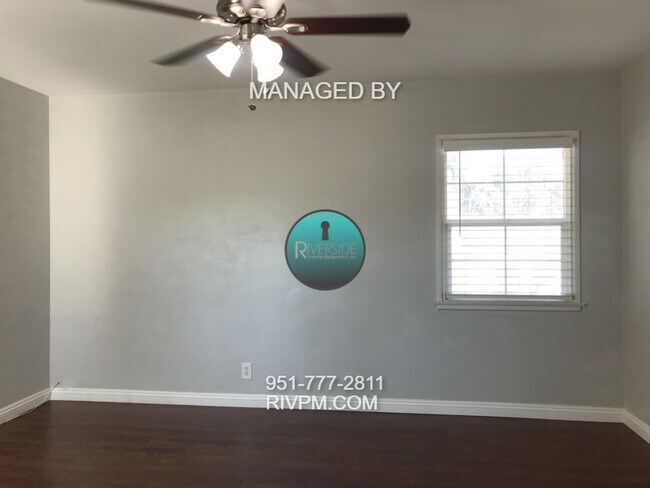Building Photo - Tastefully remodeled home in a great Centr...