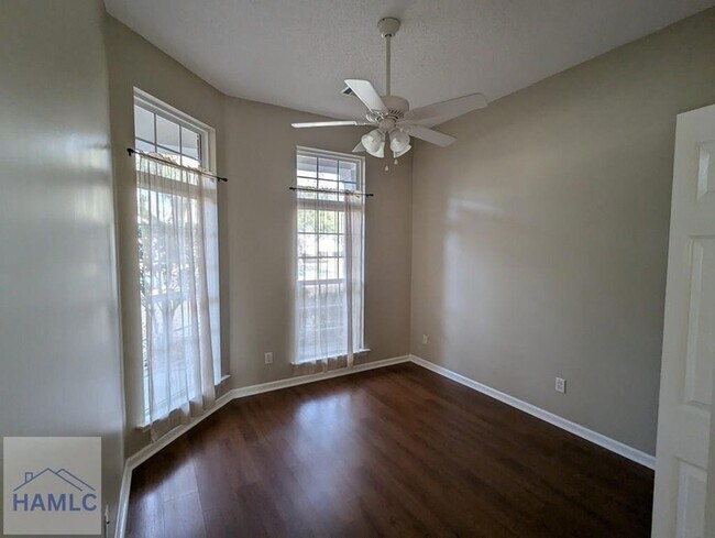 Building Photo - 550 Laurenburg Dr