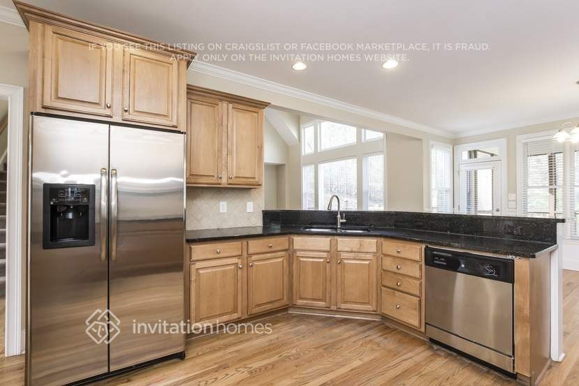 Building Photo - 215 Montana Way