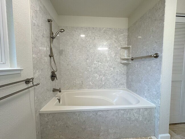 Building Photo - Beautifully Updated 4-Bedroom Home in Prime Mountain View Location!