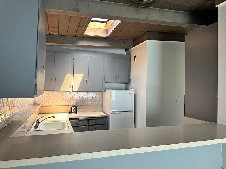 Building Photo - 1011 2nd St