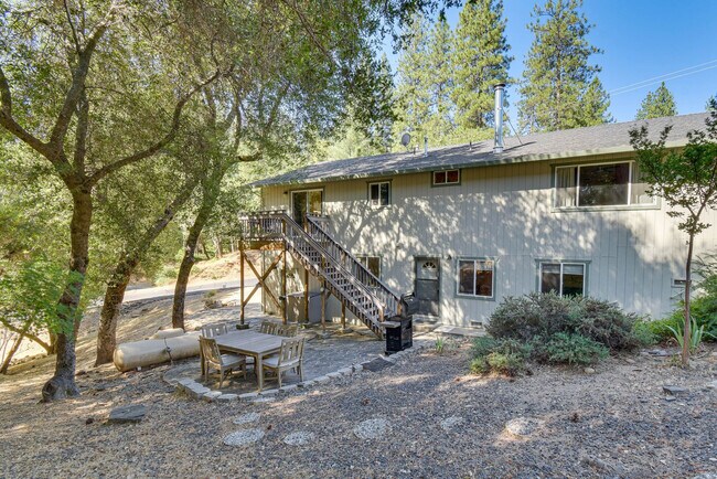 Building Photo - 12909 Mueller Dr