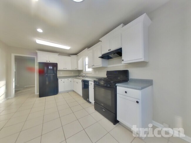 Building Photo - 303 Lowe Ct NW