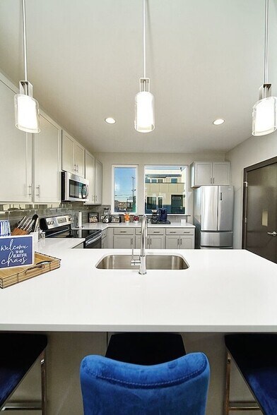 Building Photo - 64 Fern Ave