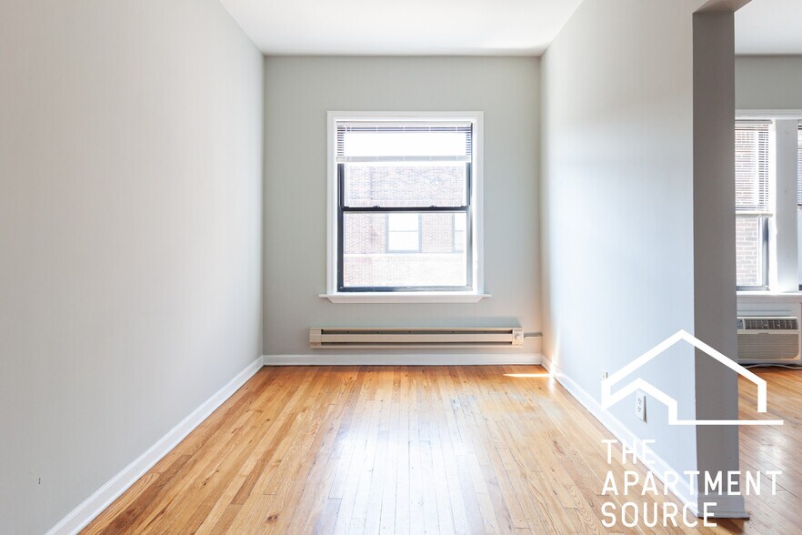 Building Photo - 736 W Addison St