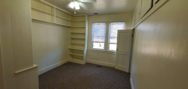 Building Photo - So Much Space