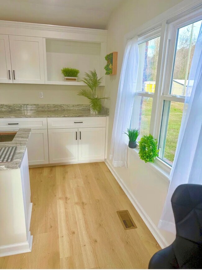 Building Photo - 2705 S Battlefield Blvd