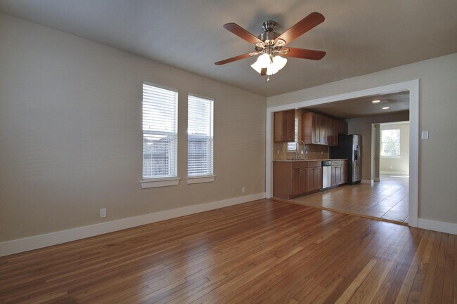 Building Photo - 2913 Rio Grande St