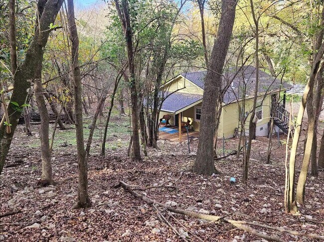 Building Photo - 833 Old Ranch Rd 12