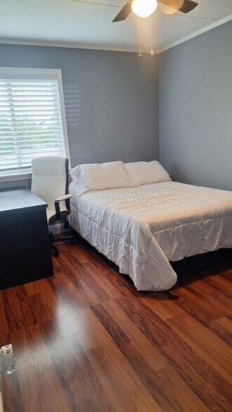 Double Bed - 2718 Painter Ave