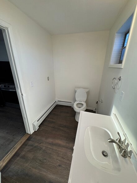 Building Photo - 7 Somers St