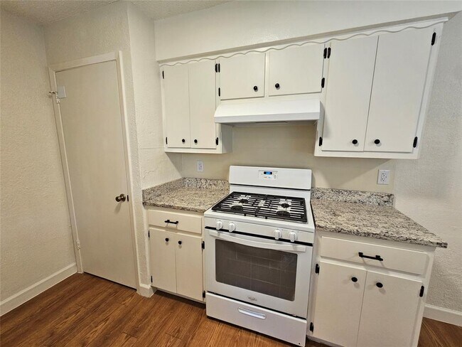 Building Photo - 8005 Creekmere Ln