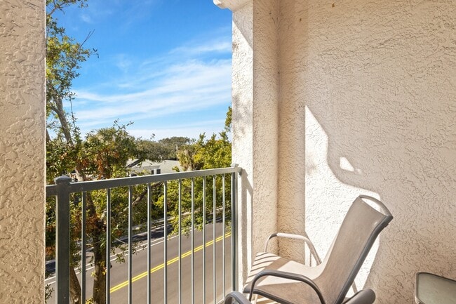 Building Photo - 402 S Armenia Ave