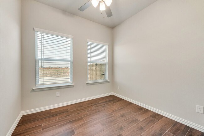 Building Photo - 1536 Twin Frks Dr