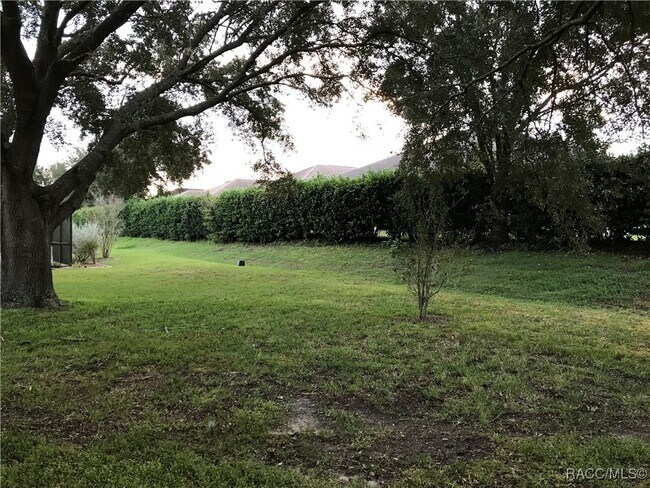 Building Photo - 2595 N Brentwood Cir