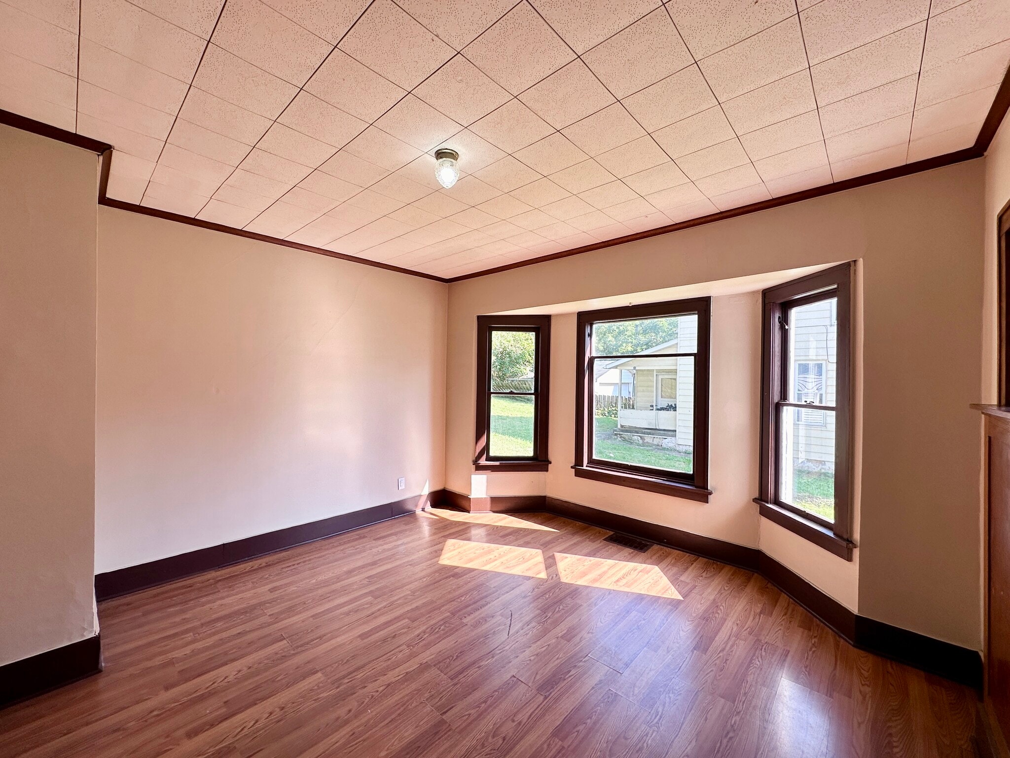 Building Photo - 611 Raymond St