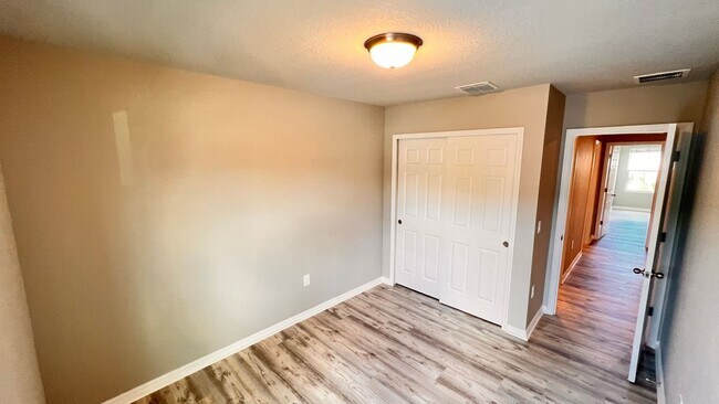 Building Photo - 413 Legacy Lp