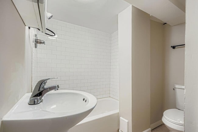 Building Photo - 4643 Emerson Ave N