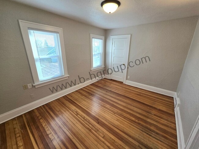Building Photo - Spacious Single Family Home