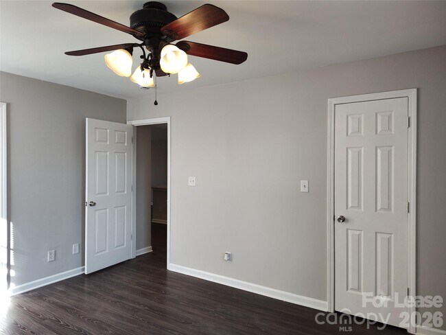 Building Photo - 2831 Mayfair Ave