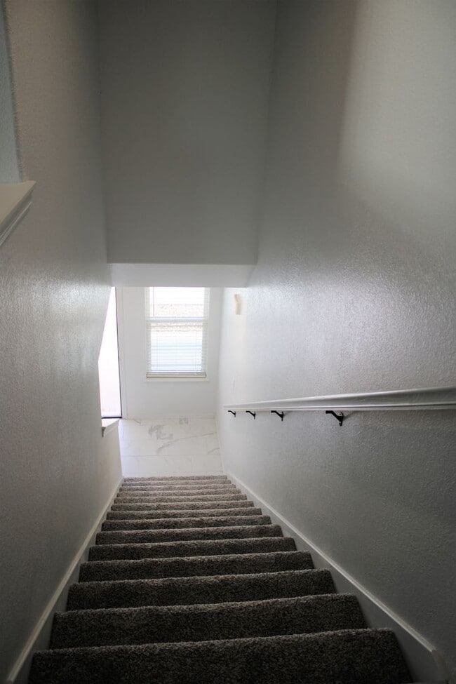 Building Photo - COX-NORTHRIDGE DR-1