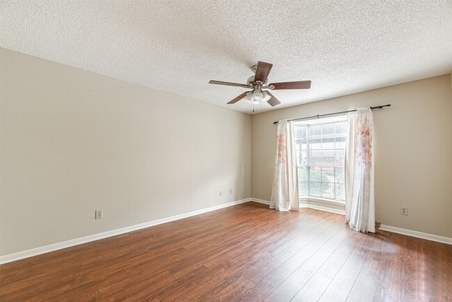 Building Photo - 2121 Hepburn St