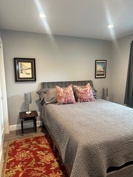 Main Bedroom - 843 Southampton Dr