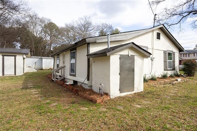 Building Photo - 24 E Iron Belt Rd SE