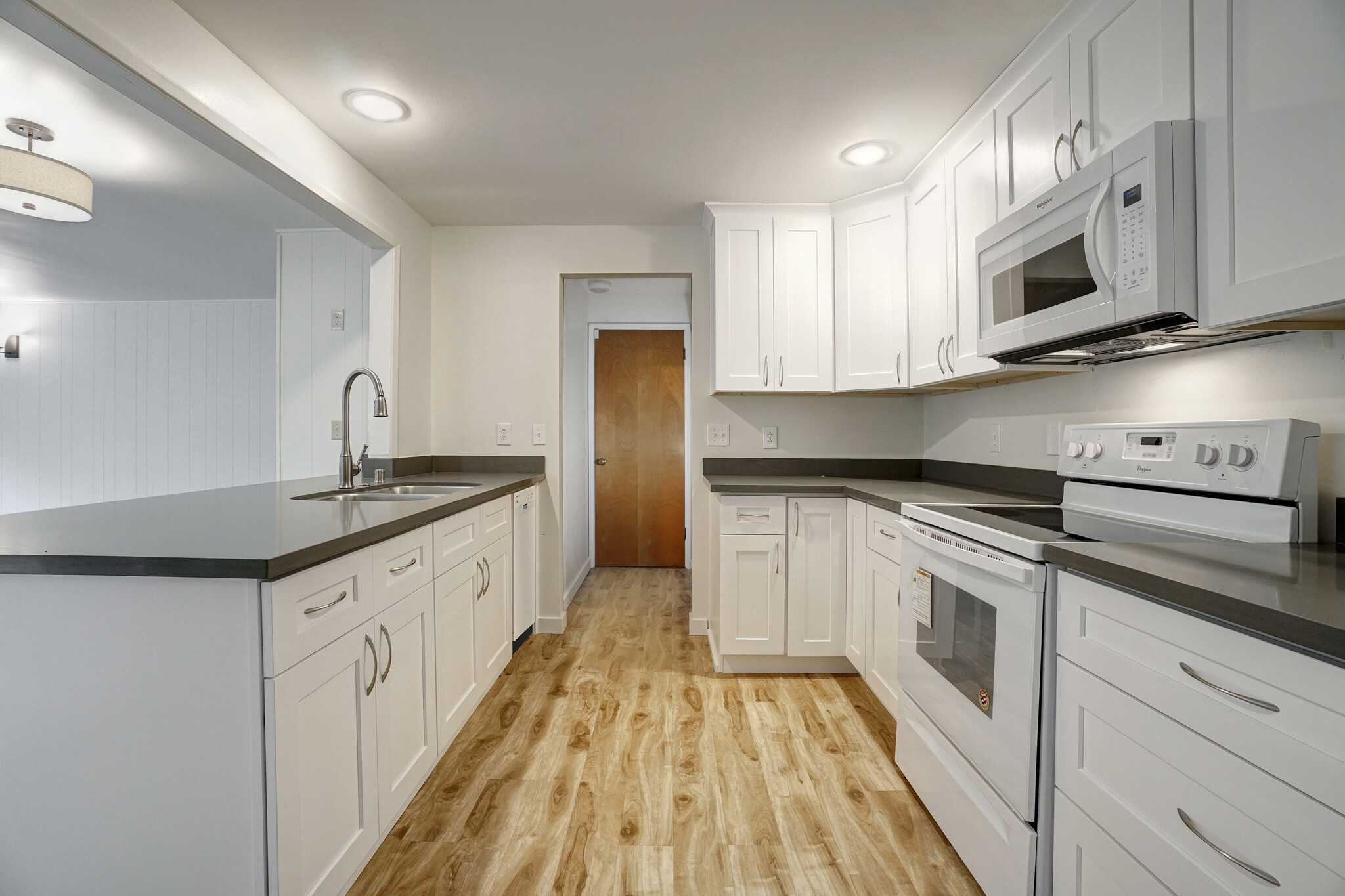 Building Photo - 26 6th St S